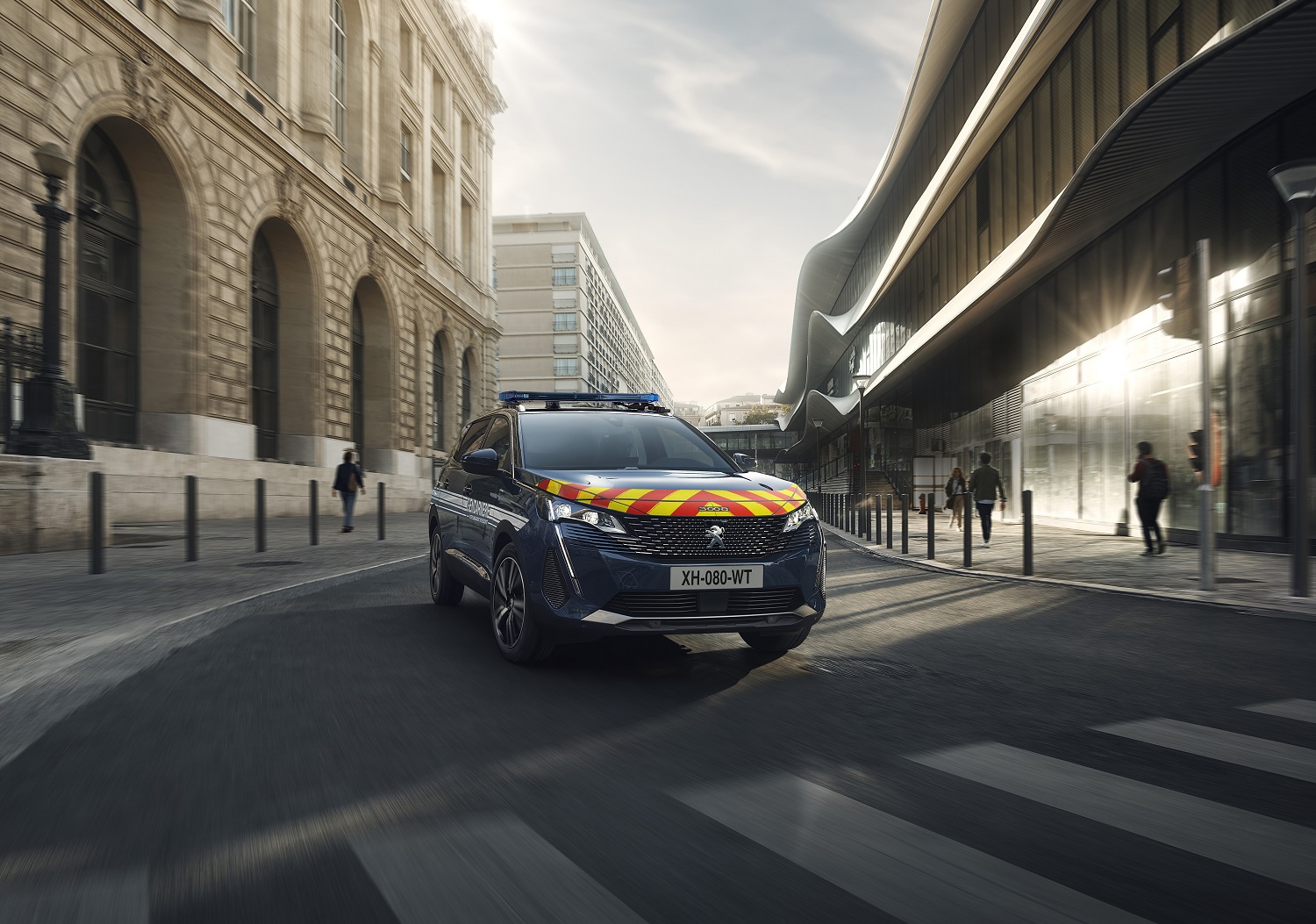 Жандарми Франції пересядуть на гібридний кросовер PEUGEOT 3008 HYBRID 225