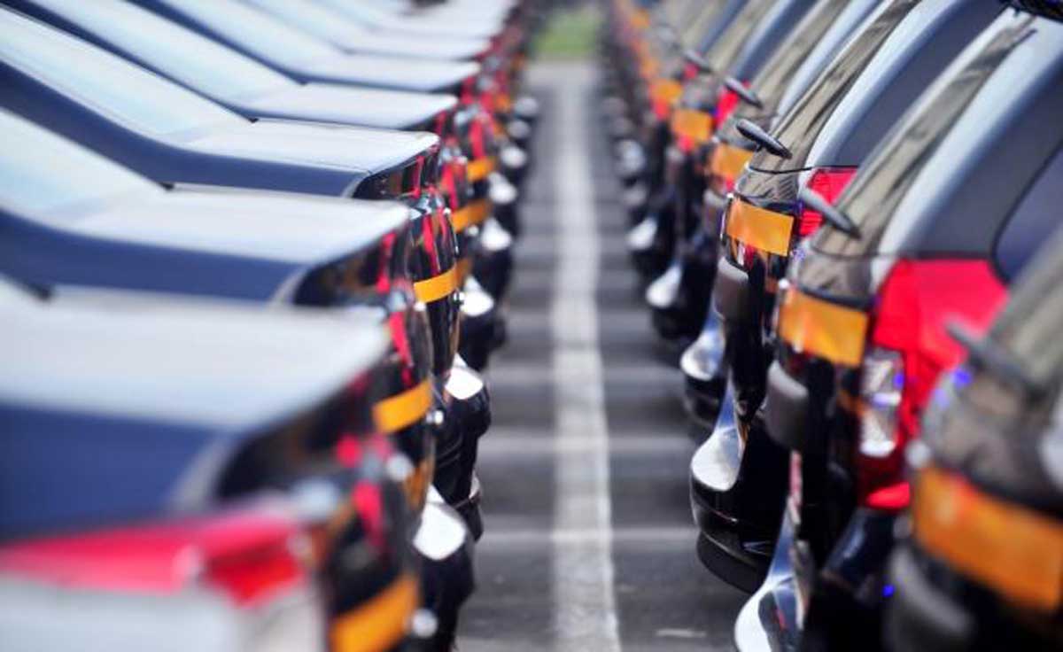 Виробництво нових автомобілів у Європі впало більш ніж на 20%