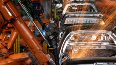 Випуск легкових автомобілів у РФ впав наполовину